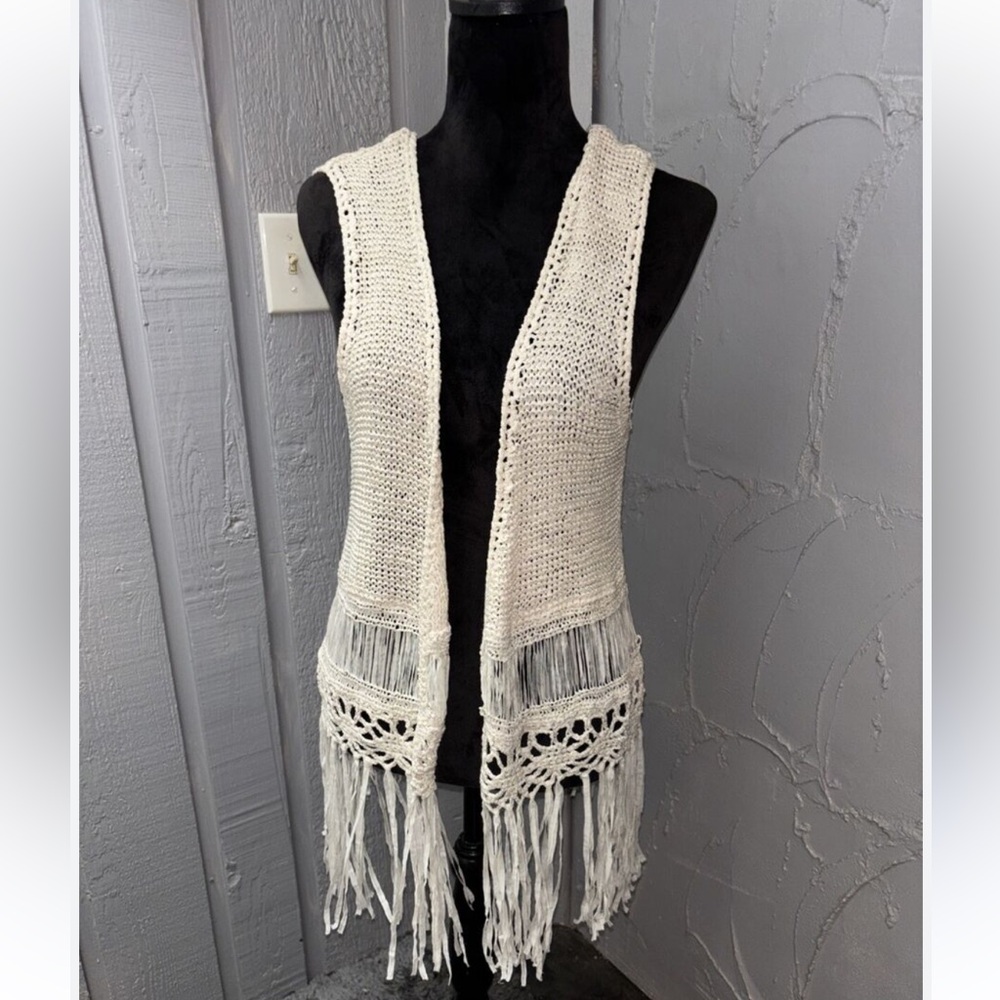Dolled Up Cream Crocheted Fringe Vest 18x28” EUC